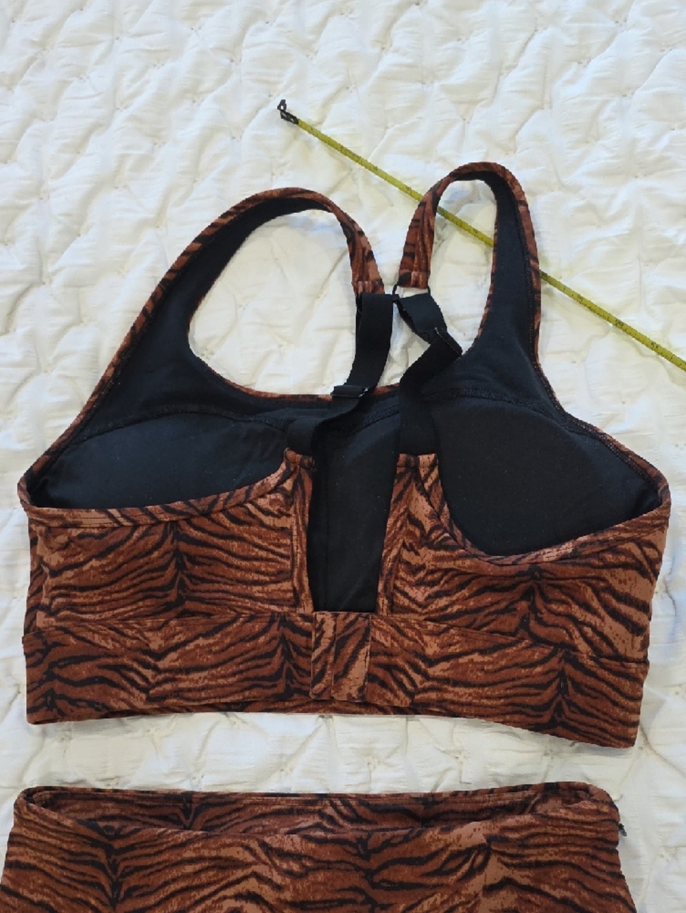 Lorna Jane Brown Tiger-Print Sports Bra & Leggings - Picture 5 of 11